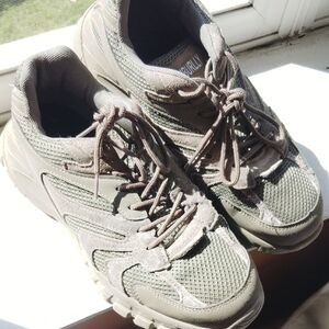 Amazon Men's Athletic Shoes - Gray